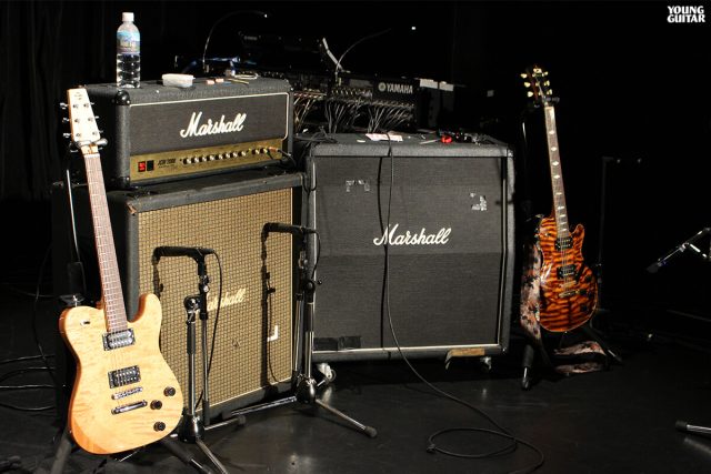 ジェフ・コールマン2017 ステージ上に設置されたギターとアンプ