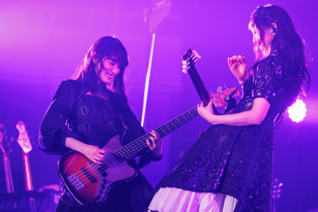 BAND-MAID結成10周年ツアー最終日、33曲を披露した横浜アリーナ公演 