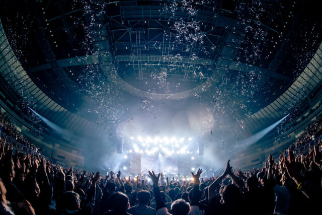 BAND-MAID結成10周年ツアー最終日、33曲を披露した横浜アリーナ公演 
