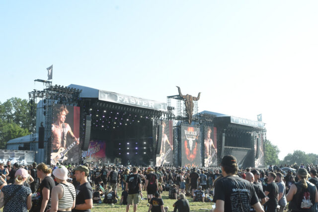 ラウダー・ステージ