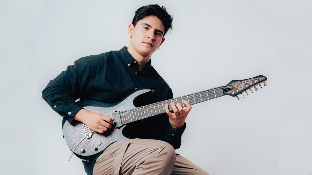 チリのテクニカル・ギタリストBAXTY来日、直撃インタビュー！