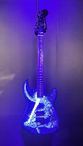 ゴジラ・ギター 正面