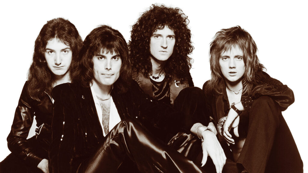 クイーン『オペラ座の夜』「ボヘミアン・ラプソディ」50周年記念盤が登場