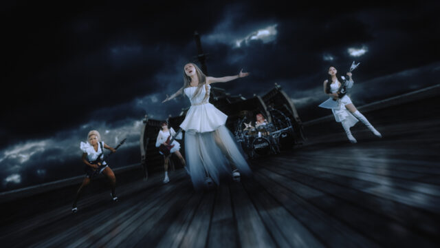 「The Castaway」MV 場面写真1