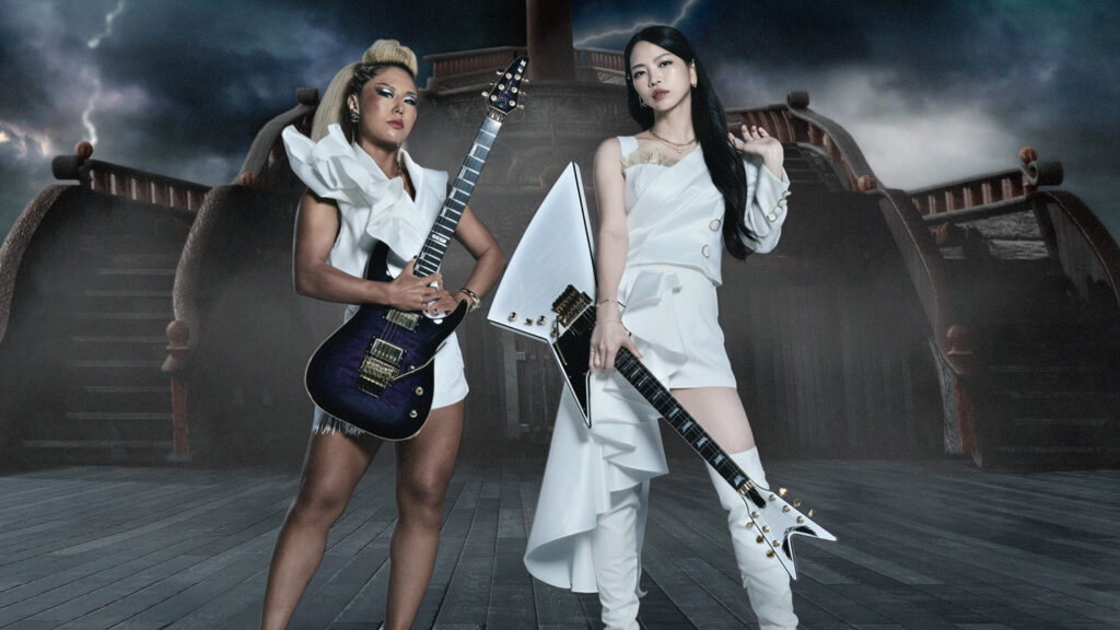 LOVEBITES Midori & Miyako本人による最新ギア紹介！