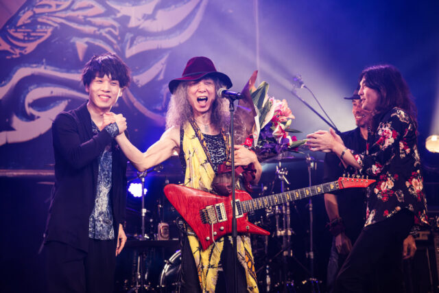 山本真央樹、山本恭司